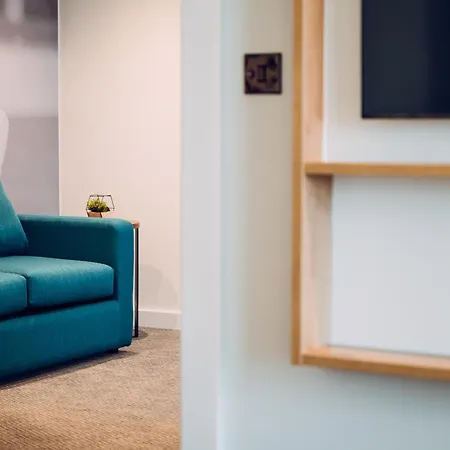 Hilton Garden Emirates Old Trafford Hotel 4*