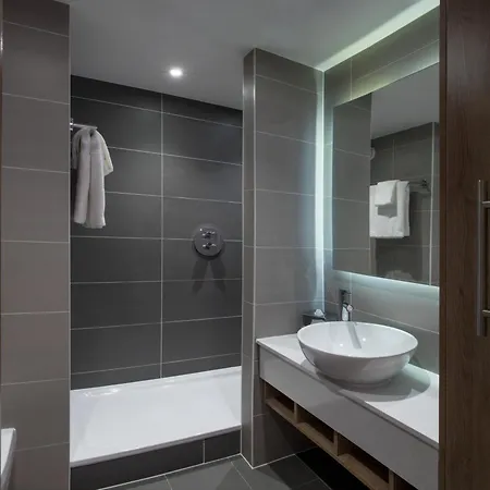 Hilton Garden Emirates Old Trafford Hotel 4*