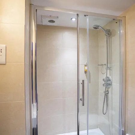 فندق بينديولوم 3*