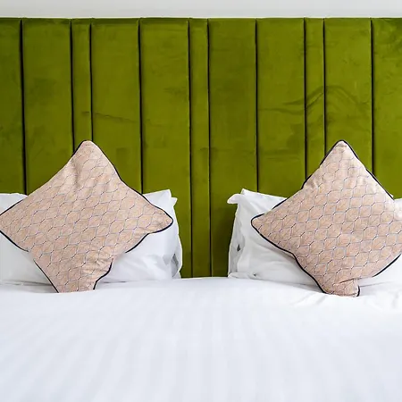Trafford Hall Manchester, Trademark Collection By Wyndham Hotel 3*
