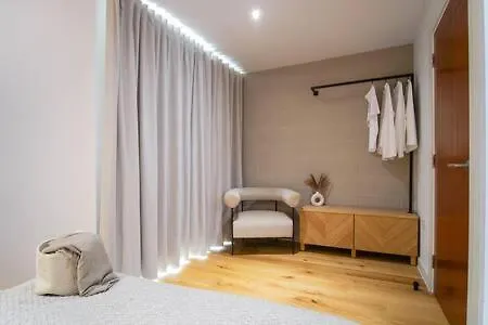 別荘 Townhaus West By The Heim Residences