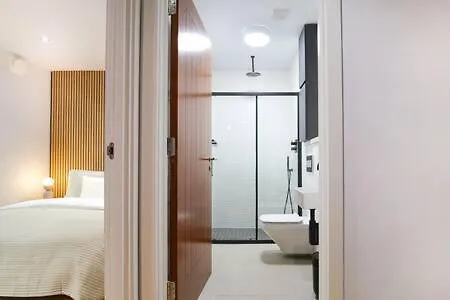 Townhaus West By The Heim Residences 別荘 *
