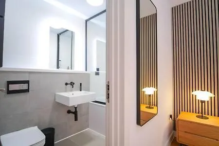 Townhaus West By The Heim Residences 別荘
