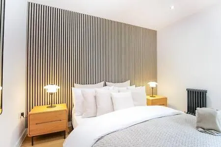 別荘 Townhaus West By The Heim Residences *