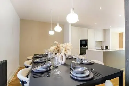 別荘 Townhaus West By The Heim Residences *