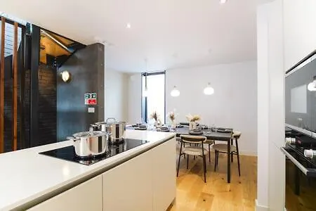 別荘 Townhaus West By The Heim Residences マンチェスター