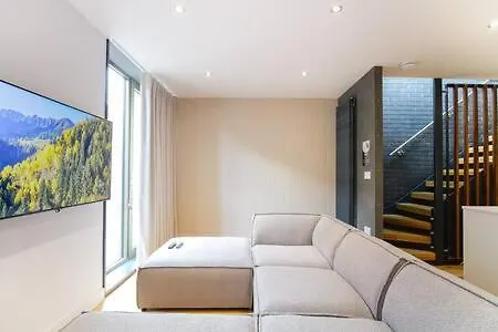 Townhaus West By The Heim Residences 別荘
