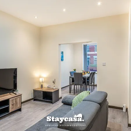 Urban Comfort 4-bed House - Free Wi-fi & Parking *