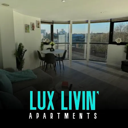 Lux Livin' - Luxury 2 Bed With Free Parking Manchester