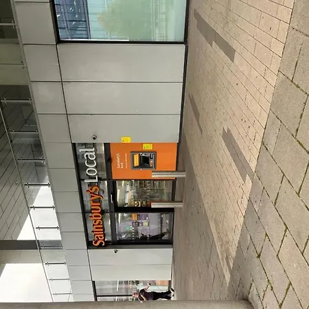 1 Bed Apartment Sleeps 2 - Wifi & Tv * Manchester