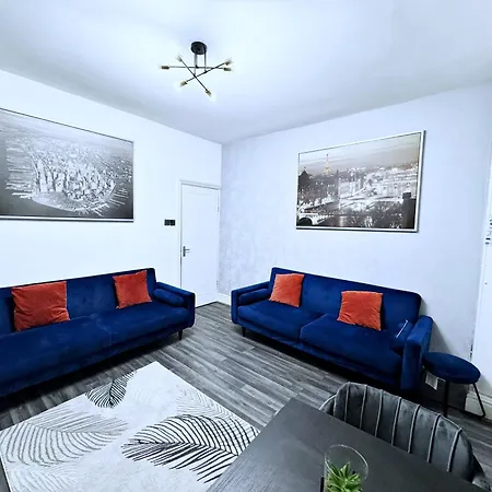 Large 4 Bedroom Townhouse With Free Parking Near Mcr Center アパート マンチェスター