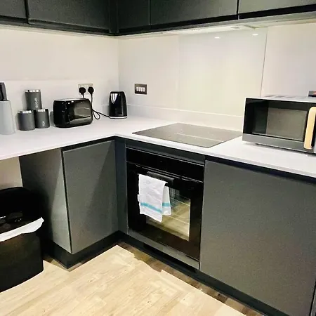 Prime Location: One Bed In Old Trafford Apartment Manchester