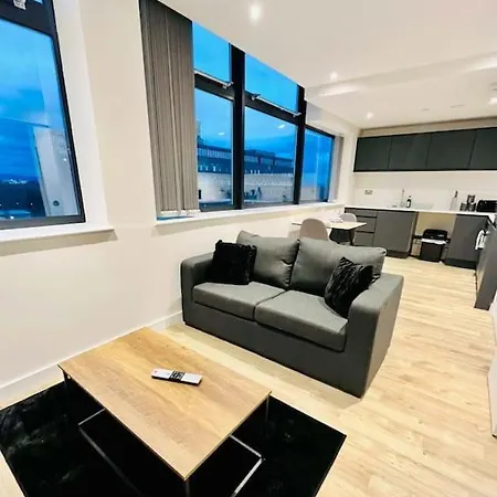 Prime Location: One Bed In Old Trafford Apartment