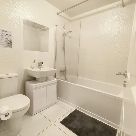 Shared House - 10 Mins From Piccadilly Station/man Uni/o2 Apollo 民宿 曼彻斯特