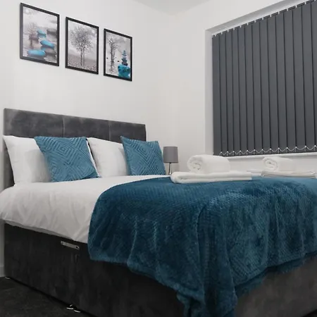 Holiday home 3-bedroom Semi Near Etihad Football Stadium, Tourist Attractions, Centre And Transport Links - Sky N Netflix