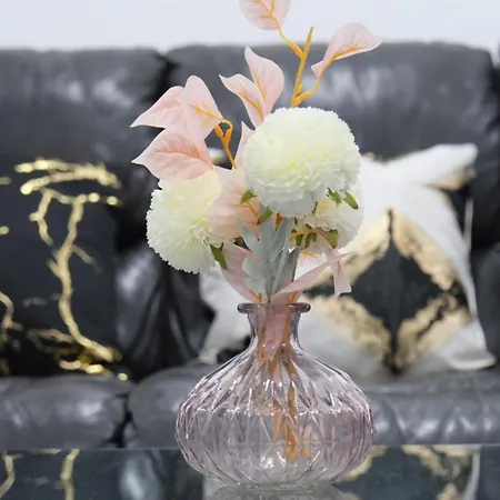 Modernized Three Bedroom House Near Stadium, Attractions, Centre - Sky N Netflix - Convenient Transport 別荘 *