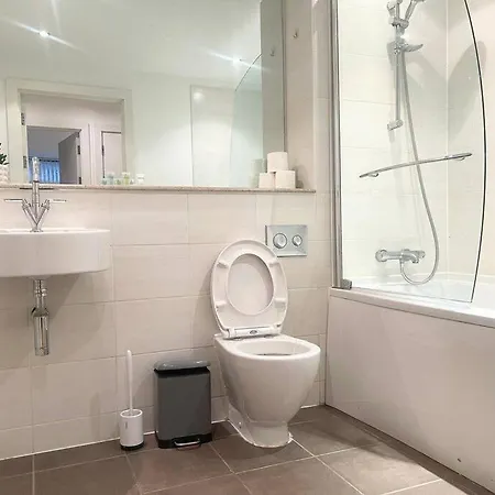 Free Parking 1 Bedroom Flat With Double Sofa Bed דירה *