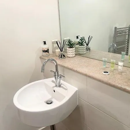Free Parking 1 Bedroom Flat With Double Sofa Bed * מנצ'סטר