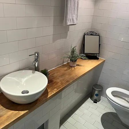 Stunning Duplex Apartment, Free Parking For 2, Wi-fi, Location, Long Term Disc