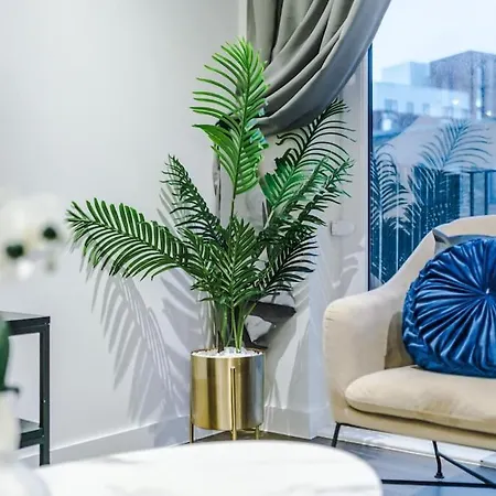 Family,contractors & Monthly Deals! By Dreamluxe Manchester