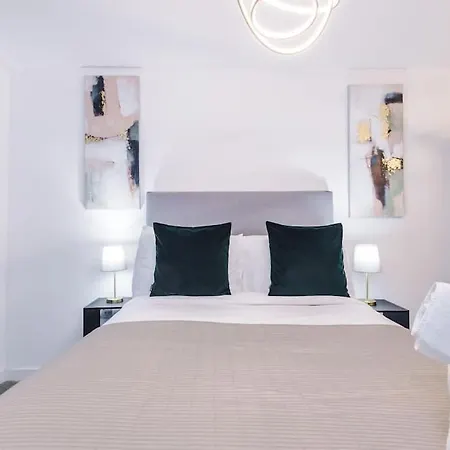 Family,contractors & Monthly Deals! By Dreamluxe Apartamento *