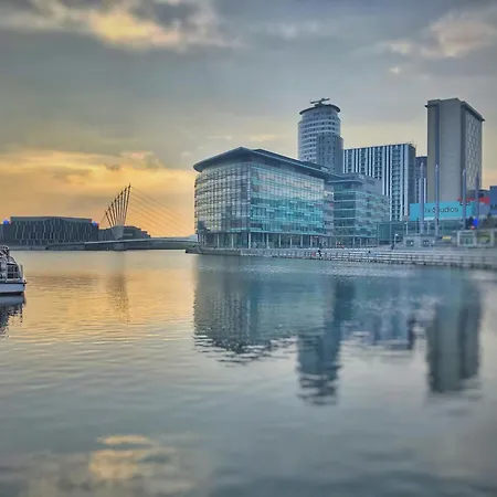 Mcr 1br Getaway With Rooftop Access & Prime Location * マンチェスター