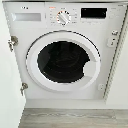 Apartment Relaxing 1-bed Flat In Salford With Street Parking *