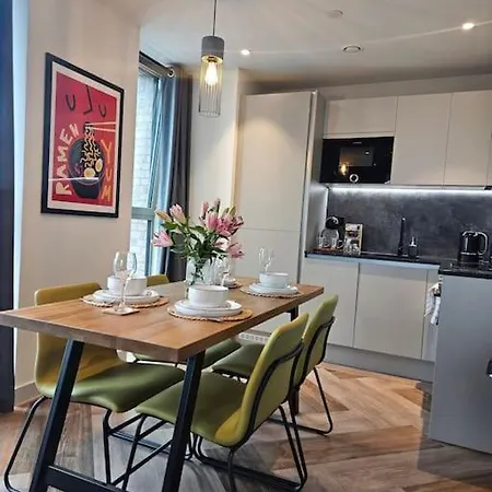 Luxury Ancoats 2br, 2 Showers - Stunning Views - Ideal For Leisure And Long Enquiries Hotel