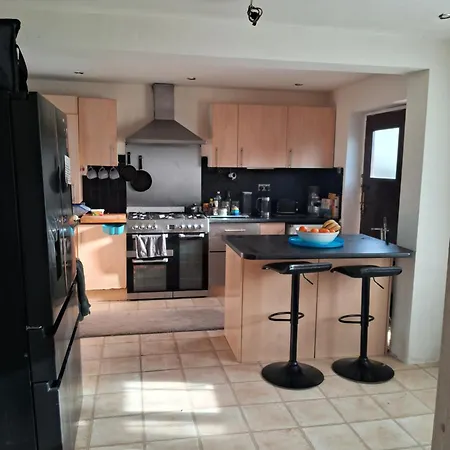 4 Mereside Walk * Manchester