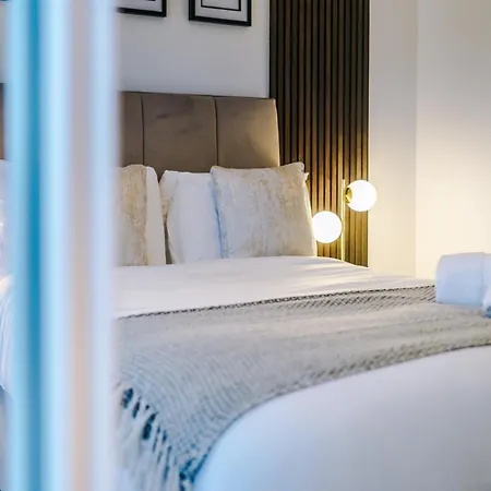 Mcr Luxury 2 Bedroom Great Location *