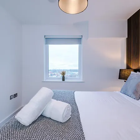 Mcr Luxury 2 Bedroom Great Location *
