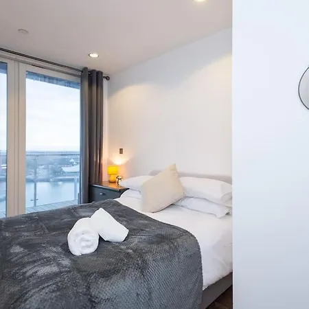 Apartment Media Apartment, Sleeps 6, Balcony With Amazing Views, Free Wi-fi, Great Transport Links Manchester