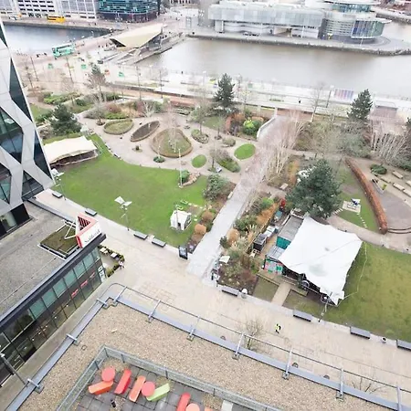 Media Apartment, Sleeps 6, Balcony With Amazing Views, Free Wi-fi, Great Transport Links Apartment Manchester