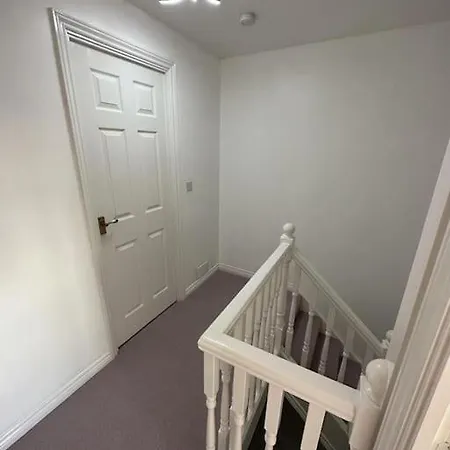 Feriehus Spacious & Lovely 4 Bedroom In