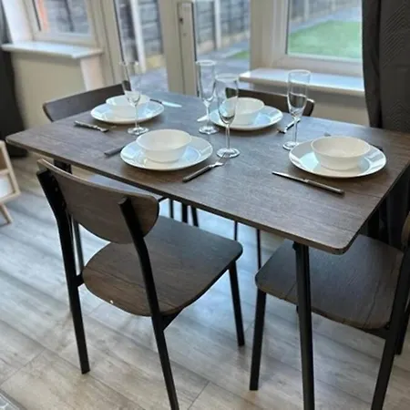 Dom wakacyjny Spacious & Lovely 4 Bedroom In *