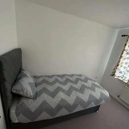 Spacious & Lovely 4 Bedroom In *