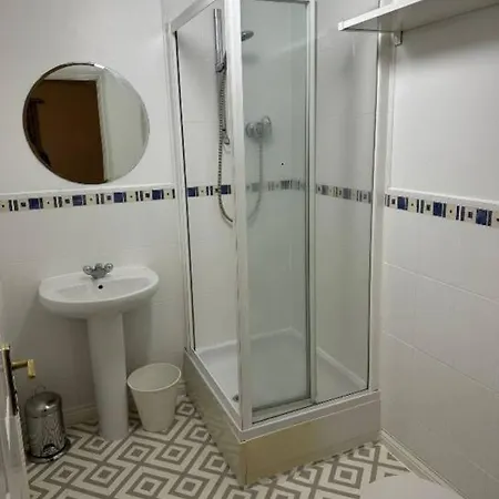 Spacious & Lovely 4 Bedroom In