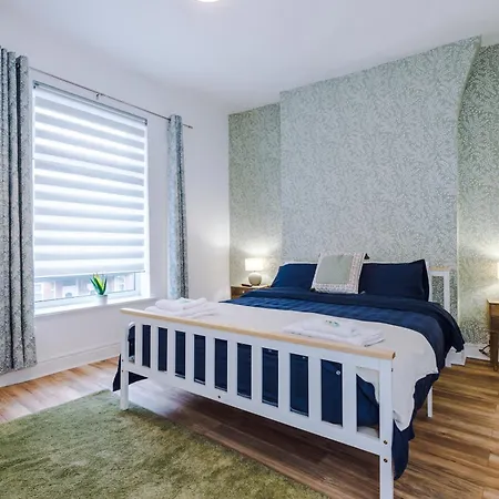 4 Bed Victorian Home, 15 Mins To Centre, Free Parking Holiday home