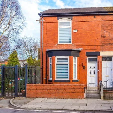 4 Bed Victorian Home, 15 Mins To Centre, Free Parking Manchester