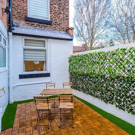 4 Bed Victorian Home, 15 Mins To Centre, Free Parking * Manchester