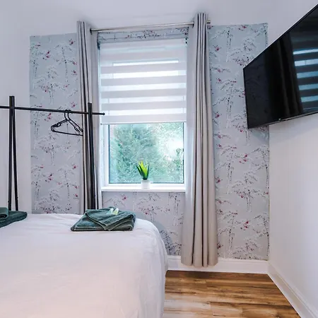 4 Bed Victorian Home, 15 Mins To Centre, Free Parking Manchester