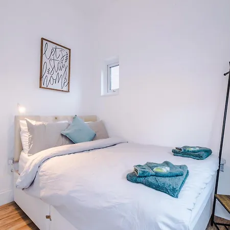4 Bed Victorian Home, 15 Mins To Centre, Free Parking Holiday home