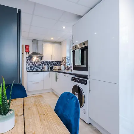 4 Bed Victorian Home, 15 Mins To Centre, Free Parking Manchester