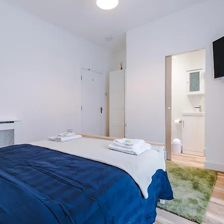 4 Bed Victorian Home, 15 Mins To Centre, Free Parking Holiday home