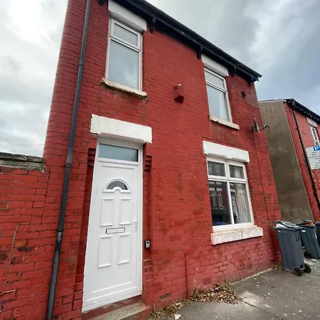 Spacious 4-bedroom House In Apartment