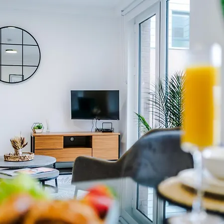Athena Suite: Mdn 2bd W/ Roof Terrace Апартаменты *