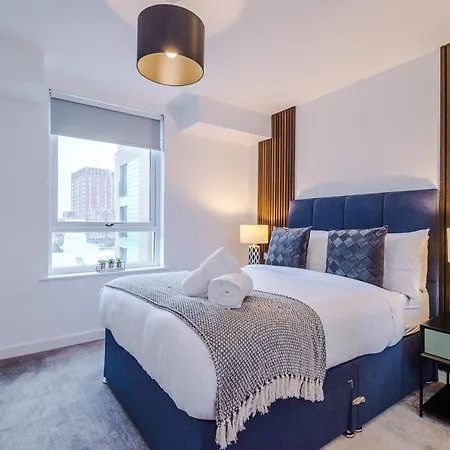 Athena Suite: Mdn 2bd W/ Roof Terrace * Манчестер