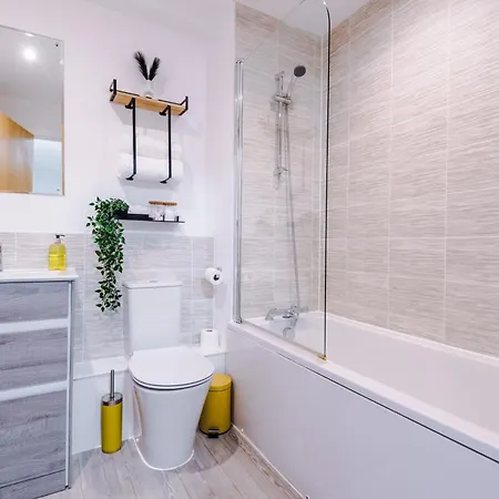 Athena Suite: Mdn 2bd W/ Roof Terrace Appartement Manchester