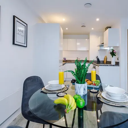Апартаменты Athena Suite: Mdn 2bd W/ Roof Terrace *