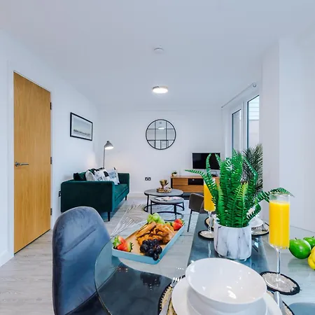 Athena Suite: Mdn 2bd W/ Roof Terrace *